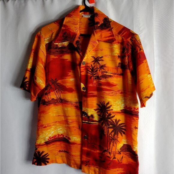 Vintage 1970's Hawaiian shirt - Picture 1 of 6